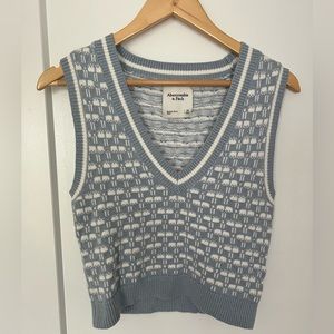 NWOT Abercrombie sweater vest